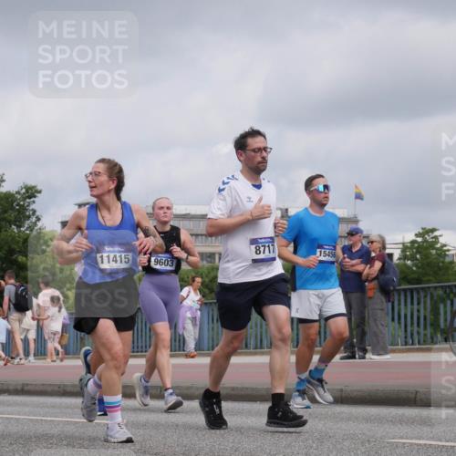 29.06.2025 - hella hamburg halbmarathon Luisa Fischer http://msf.ph/oto/8445447 29.06.2025 10:27:30 Kennedybrücke 18109, 11415, 9603, 8717, 15456, 1545, 2766, 3579, 4993, 5055, 5160, 8141, 8297, 8676, 8717, 9603 meine-sportfotos.de