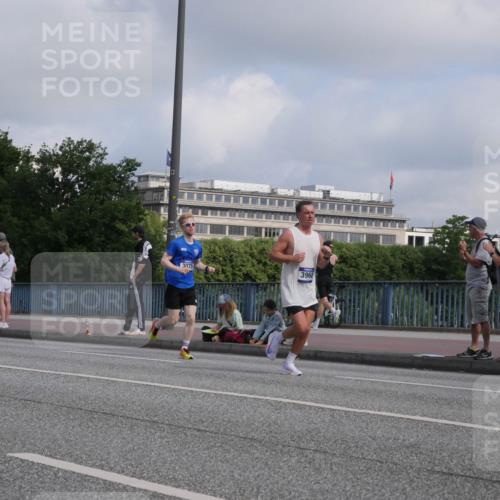 29.06.2025 - hella hamburg halbmarathon Luisa Fischer http://msf.ph/oto/8445480 29.06.2025 09:46:41 Kennedybrücke 3075, 3968, 1065, 2879, 3075, 3968, 4678, 7349, 10790 meine-sportfotos.de