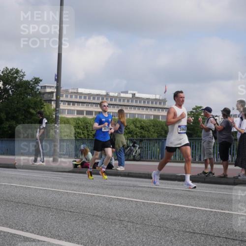 29.06.2025 - hella hamburg halbmarathon Luisa Fischer http://msf.ph/oto/8445490 29.06.2025 09:46:41 Kennedybrücke 3075, 3968, 1065, 2879, 3075, 3968, 4678, 7349, 10790 meine-sportfotos.de
