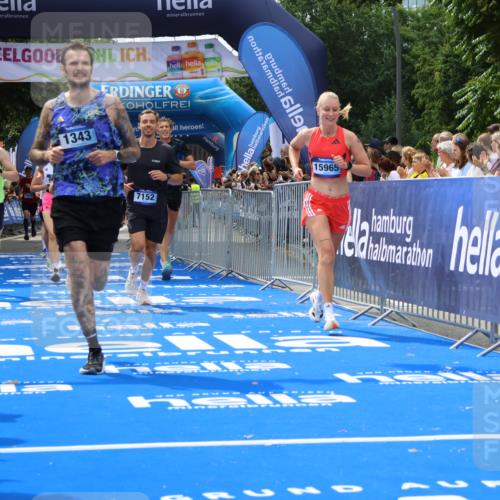 29.06.2025 - hella hamburg halbmarathon Strokosch-Dieckow http://msf.ph/oto/8445492 29.06.2025 10:39:29 Ziel 1343, 2546, 2972, 6152, 7152, 7154, 8346, 9116, 9265, 11806, 12335, 12372, 14077, 15013, 15336, 15828, 15965, 17215, 17360, 18154, 18285, 18803 meine-sportfotos.de