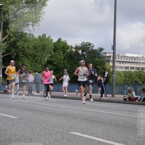 29.06.2025 - hella hamburg halbmarathon Luisa Fischer http://msf.ph/oto/8445506 29.06.2025 09:46:43 Kennedybrücke 2879, 161, 7349, 11877, 1065, 2879, 3075, 3968, 4678, 7349 meine-sportfotos.de