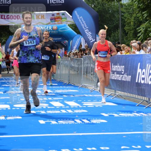29.06.2025 - hella hamburg halbmarathon Strokosch-Dieckow http://msf.ph/oto/8445515 29.06.2025 10:39:29 Ziel 1343, 2546, 2972, 6152, 7152, 7154, 8346, 9116, 9265, 11806, 12335, 12372, 14077, 15013, 15336, 15828, 15965, 17215, 17360, 18154, 18285, 18803 meine-sportfotos.de