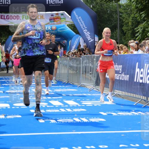 29.06.2025 - hella hamburg halbmarathon Strokosch-Dieckow http://msf.ph/oto/8445548 29.06.2025 10:39:30 Ziel 1343, 2546, 2972, 6152, 7152, 7154, 8346, 9116, 9265, 11284, 11806, 12335, 12372, 14077, 15013, 15094, 15336, 15828, 15965, 17215, 17360, 18154, 18285, 18803 meine-sportfotos.de