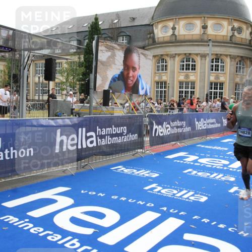 29.06.2025 - hella hamburg halbmarathon Michael Strokosch http://msf.ph/oto/8445580 29.06.2025 10:27:09 Ziel 14828, 15671 meine-sportfotos.de
