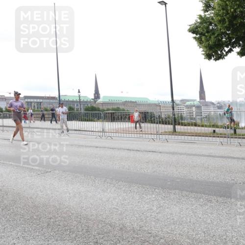 29.06.2025 - hella hamburg halbmarathon Lena Gebhardt http://msf.ph/oto/8445596 29.06.2025 10:29:58 Lombardsbrücke 1063, 1097, 1547, 1661, 1694, 2302, 2699, 3443, 3524, 3573, 3613, 4395, 4580, 5063, 5322, 5350, 6598, 6616, 6626, 7517, 7832, 8388, 8792, 8941, 9095, 9937, 10162, 10322, 10996, 11249, 11269, 11376, 11444, 11634, 12086, 12216, 12227, 12305, 12504, 12537, 12710, 13031, 13382, 13810, 14304, 15266, 16182, 16306, 16601, 16604, 16662, 16735, 16769, 17529, 17945, 18046, 18385, 18503 meine-sportfotos.de