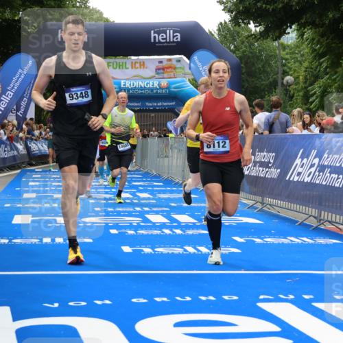 29.06.2025 - hella hamburg halbmarathon Strokosch-Dieckow http://msf.ph/oto/8445607 29.06.2025 10:49:15 Ziel 2013, 4183, 4185, 6158, 6389, 8112, 9348, 10053, 10184, 10189, 11819, 13450, 14526, 15422, 15523, 16369, 16414, 16731, 18842 meine-sportfotos.de