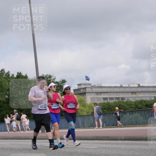 29.06.2025 - hella hamburg halbmarathon Luisa Fischer http://msf.ph/oto/8445610 29.06.2025 10:27:38 Kennedybrücke 4646, 14439, 14433, 5260, 1545, 4646, 4993, 5039, 5258, 5260, 5954, 8141, 8297, 8918, 8920 meine-sportfotos.de