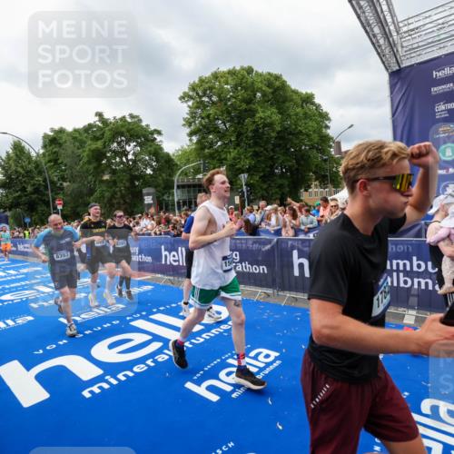 29.06.2025 - hella hamburg halbmarathon Zöllner http://msf.ph/oto/8445622 29.06.2025 10:57:34 Ziel 2236, 2652, 3435, 4502, 5015, 5134, 5457, 5458, 5728, 6281, 6302, 8393, 12144, 13245, 13394, 15695, 16093, 17758, 17828 meine-sportfotos.de