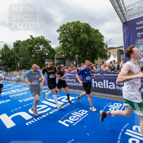 29.06.2025 - hella hamburg halbmarathon Zöllner http://msf.ph/oto/8445657 29.06.2025 10:57:34 Ziel 2236, 2652, 3435, 4502, 5015, 5134, 5457, 5458, 5728, 6281, 6302, 8393, 12144, 13245, 13394, 15695, 16093, 17758, 17828 meine-sportfotos.de