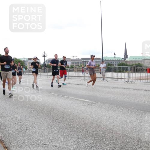 29.06.2025 - hella hamburg halbmarathon Lena Gebhardt http://msf.ph/oto/8445671 29.06.2025 10:29:59 Lombardsbrücke 17529, 5322, 1063, 1097, 1547, 1661, 1694, 2302, 2699, 3443, 3524, 3573, 3613, 4395, 4580, 5063, 5322, 5350, 6598, 6616, 6626, 7517, 7832, 8388, 8792, 8941, 9095, 9937, 10162, 10996, 11249, 11269, 11376, 11444, 11634, 12086, 12216, 12227, 12305, 12504, 12537, 12710, 13031, 13810, 14304, 15266, 16182, 16306, 16601, 16604, 16735, 16769, 17529, 17945, 18046, 18385, 18503, 18671 meine-sportfotos.de