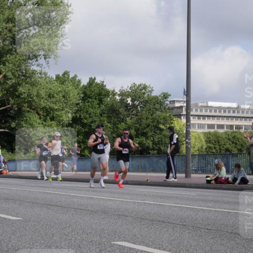 29.06.2025 - hella hamburg halbmarathon Luisa Fischer http://msf.ph/oto/8445677 29.06.2025 09:46:48 Kennedybrücke 15880, 4678, 2879, 1065, 2879, 3845, 4678, 7349 meine-sportfotos.de