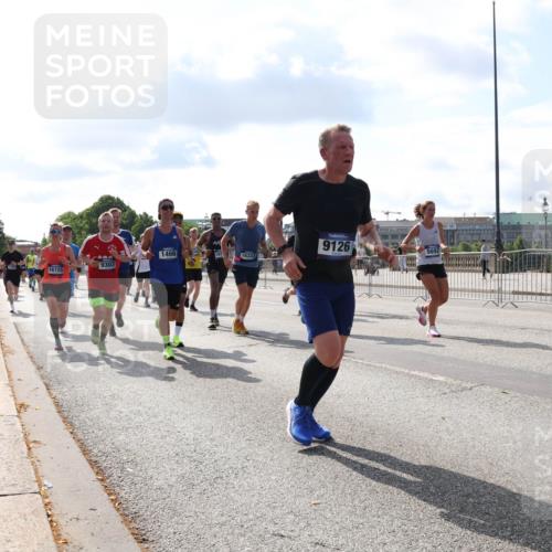 29.06.2025 - hella hamburg halbmarathon Lena Gebhardt http://msf.ph/oto/8445699 29.06.2025 09:53:25 Lombardsbrücke 1466, 9303, 16725, 107, 16333, 9126, 5692, 1012, 1391, 1466, 1558, 1735, 1750, 1759, 2048, 2213, 2234, 2365, 2402, 2590, 2623, 2890, 2937, 2970, 3004, 3021, 3146, 3186, 3304, 3414, 3907, 3917, 3928, 4091, 4310, 4553, 4981, 4997, 5022, 5132, 5362, 5460, 5623, 5624, 5692, 6071, 6081, 6152, 6203, 6282, 6375, 6388, 6460, 6712, 6716, 6903, 7005, 7093, 7147, 7204, 7322, 7448, 7450, 7765, 8063, 8145, 8664, 9126, 9626, 9723, 9965, 13009 meine-sportfotos.de
