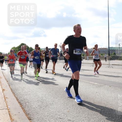 29.06.2025 - hella hamburg halbmarathon Lena Gebhardt http://msf.ph/oto/8445713 29.06.2025 09:53:25 Lombardsbrücke 1073, 16333, 9303, 1466, 16725, 9126, 8888, 1012, 1391, 1466, 1558, 1735, 1750, 1759, 2048, 2213, 2234, 2365, 2402, 2590, 2623, 2890, 2937, 2970, 3004, 3021, 3146, 3186, 3304, 3414, 3907, 3917, 3928, 4091, 4310, 4553, 4981, 4997, 5022, 5132, 5362, 5460, 5623, 5624, 5692, 6071, 6081, 6152, 6203, 6282, 6375, 6388, 6460, 6712, 6716, 6903, 7005, 7093, 7147, 7204, 7322, 7448, 7450, 7765, 8063, 8145, 8664, 9126, 9626, 9723, 9965, 13009 meine-sportfotos.de