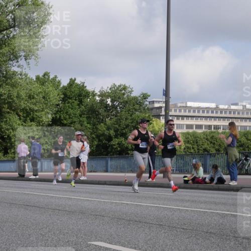 29.06.2025 - hella hamburg halbmarathon Luisa Fischer http://msf.ph/oto/8445716 29.06.2025 09:46:49 Kennedybrücke 15880, 4678, 1856, 1065, 2021, 2879, 3845, 4678, 7349 meine-sportfotos.de