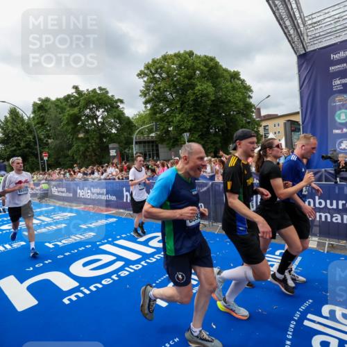 29.06.2025 - hella hamburg halbmarathon Zöllner http://msf.ph/oto/8445724 29.06.2025 10:57:35 Ziel 1239, 2236, 2652, 3435, 4502, 5015, 5134, 5457, 5458, 5728, 6281, 6302, 8393, 12144, 13245, 14571, 15695, 16093, 17758 meine-sportfotos.de