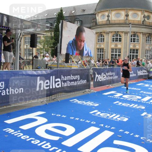 29.06.2025 - hella hamburg halbmarathon Michael Strokosch http://msf.ph/oto/8445729 29.06.2025 10:27:18 Ziel 9097, 15583, 18037, 18124 meine-sportfotos.de