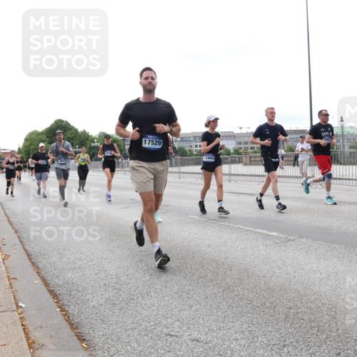 29.06.2025 - hella hamburg halbmarathon Lena Gebhardt http://msf.ph/oto/8445731 29.06.2025 10:30:00 Lombardsbrücke 1016, 17529, 11444, 1063, 1097, 1547, 1694, 2302, 2699, 3443, 3524, 3573, 3613, 4395, 4580, 5063, 5322, 5350, 6598, 6616, 6626, 7517, 7832, 8388, 8792, 8941, 9095, 9937, 10162, 10996, 11269, 11376, 11444, 11634, 12086, 12216, 12227, 12305, 12504, 12537, 12710, 13031, 13418, 13810, 14304, 15266, 16182, 16306, 16601, 16604, 16735, 16769, 17529, 17945, 18046, 18385, 18503, 18671 meine-sportfotos.de