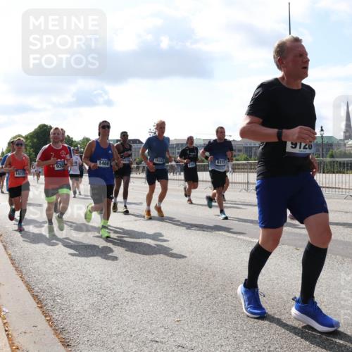 29.06.2025 - hella hamburg halbmarathon Lena Gebhardt http://msf.ph/oto/8445753 29.06.2025 09:53:25 Lombardsbrücke 9303, 1466, 16725, 16333, 9120, 1012, 1391, 1466, 1558, 1735, 1750, 1759, 2048, 2213, 2234, 2365, 2402, 2590, 2623, 2890, 2937, 2970, 3004, 3021, 3146, 3186, 3304, 3414, 3907, 3917, 3928, 4091, 4310, 4553, 4981, 4997, 5022, 5132, 5362, 5460, 5623, 5624, 5692, 6071, 6081, 6152, 6203, 6282, 6375, 6388, 6460, 6712, 6716, 6903, 7005, 7093, 7147, 7204, 7322, 7448, 7450, 7765, 8063, 8145, 8664, 9126, 9626, 9723, 9965, 13009 meine-sportfotos.de