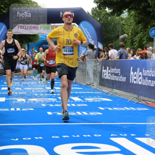 29.06.2025 - hella hamburg halbmarathon Strokosch-Dieckow http://msf.ph/oto/8445765 29.06.2025 10:49:14 Ziel 2013, 4183, 4185, 6158, 6389, 8112, 9348, 10053, 10184, 10189, 11819, 13450, 14526, 15422, 15523, 16369, 16414, 16731, 17173, 18598, 18842 meine-sportfotos.de