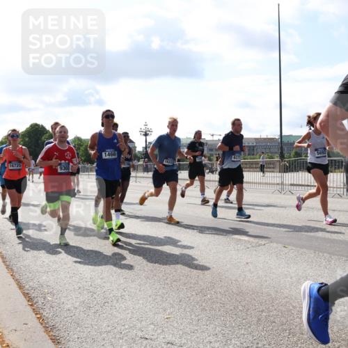 29.06.2025 - hella hamburg halbmarathon Lena Gebhardt http://msf.ph/oto/8445772 29.06.2025 09:53:25 Lombardsbrücke 16725, 9303, 1466, 5692, 6375, 16333, 10785, 9126, 1012, 1391, 1466, 1558, 1735, 1750, 1759, 2048, 2213, 2234, 2365, 2402, 2590, 2623, 2890, 2937, 2970, 3004, 3021, 3146, 3186, 3304, 3414, 3907, 3917, 3928, 4091, 4310, 4553, 4981, 4997, 5022, 5132, 5362, 5460, 5623, 5624, 5692, 6071, 6081, 6152, 6203, 6282, 6375, 6388, 6460, 6712, 6716, 6903, 7005, 7093, 7147, 7204, 7322, 7448, 7450, 7765, 8063, 8145, 8664, 9126, 9626, 9723, 9965, 13009 meine-sportfotos.de