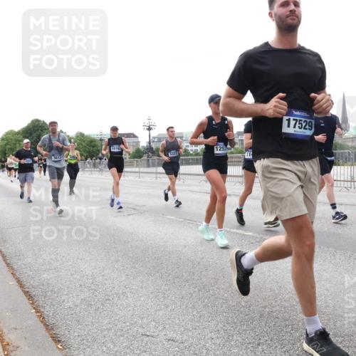 29.06.2025 - hella hamburg halbmarathon Lena Gebhardt http://msf.ph/oto/8445778 29.06.2025 10:30:01 Lombardsbrücke 10162, 2302, 3613, 5322, 1253, 17529, 1063, 1097, 1547, 1694, 2302, 2699, 3443, 3524, 3573, 3613, 4395, 4580, 5063, 5322, 5350, 6598, 6616, 6626, 7517, 7832, 8388, 8792, 8941, 9095, 9937, 10162, 10996, 11269, 11376, 11444, 11634, 12216, 12227, 12305, 12349, 12504, 12537, 12710, 13031, 13418, 13810, 14304, 15266, 16182, 16306, 16601, 16604, 16735, 16769, 17529, 17945, 18046, 18385, 18503, 18671 meine-sportfotos.de