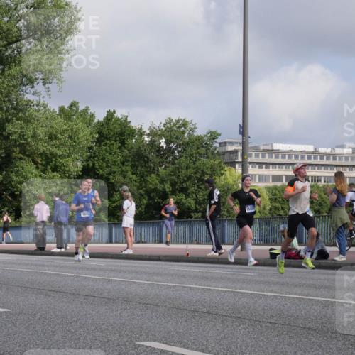 29.06.2025 - hella hamburg halbmarathon Luisa Fischer http://msf.ph/oto/8445786 29.06.2025 09:46:51 Kennedybrücke 3845, 15880, 2021, 2879, 3845, 4678, 8731 meine-sportfotos.de