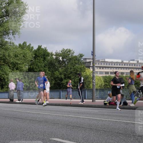 29.06.2025 - hella hamburg halbmarathon Luisa Fischer http://msf.ph/oto/8445805 29.06.2025 09:46:51 Kennedybrücke 3845, 2021, 2879, 3845, 4678, 8731 meine-sportfotos.de