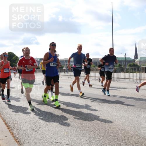 29.06.2025 - hella hamburg halbmarathon Lena Gebhardt http://msf.ph/oto/8445807 29.06.2025 09:53:25 Lombardsbrücke 9503, 11283, 16725, 1466, 16333, 6375, 2402, 1012, 1391, 1466, 1558, 1735, 1750, 1759, 2048, 2213, 2234, 2365, 2402, 2590, 2623, 2890, 2937, 2970, 3004, 3021, 3146, 3186, 3304, 3414, 3907, 3917, 3928, 4091, 4310, 4553, 4981, 4997, 5022, 5132, 5362, 5460, 5623, 5624, 5692, 6071, 6081, 6152, 6203, 6282, 6375, 6388, 6460, 6712, 6716, 6903, 7005, 7093, 7147, 7204, 7322, 7448, 7450, 7765, 8063, 8145, 8664, 9126, 9626, 9723, 9965, 13009 meine-sportfotos.de