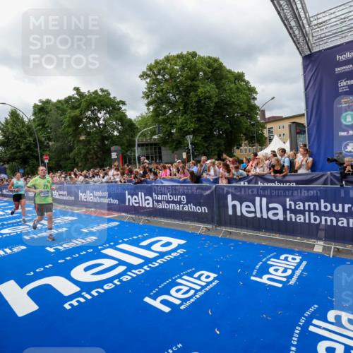 29.06.2025 - hella hamburg halbmarathon Zöllner http://msf.ph/oto/8445813 29.06.2025 10:57:36 Ziel 1239, 2236, 2652, 3435, 4502, 5015, 5134, 5457, 5458, 5728, 8393, 12144, 13245, 14571, 14951, 16093, 17758, 17769 meine-sportfotos.de