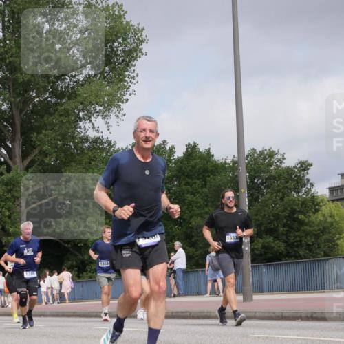 29.06.2025 - hella hamburg halbmarathon Luisa Fischer http://msf.ph/oto/8445817 29.06.2025 10:27:53 Kennedybrücke 18105, 1389, 5358, 18332, 16345, 1389, 2944, 4162, 4719, 5358, 7920, 8187 meine-sportfotos.de