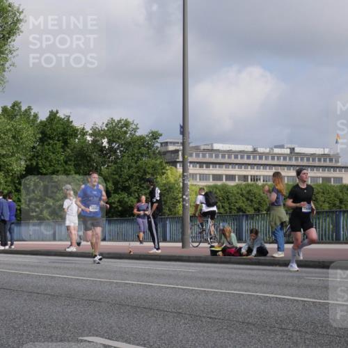 29.06.2025 - hella hamburg halbmarathon Luisa Fischer http://msf.ph/oto/8445821 29.06.2025 09:46:52 Kennedybrücke 3845, 588, 2021, 2879, 3845, 4678, 8731 meine-sportfotos.de