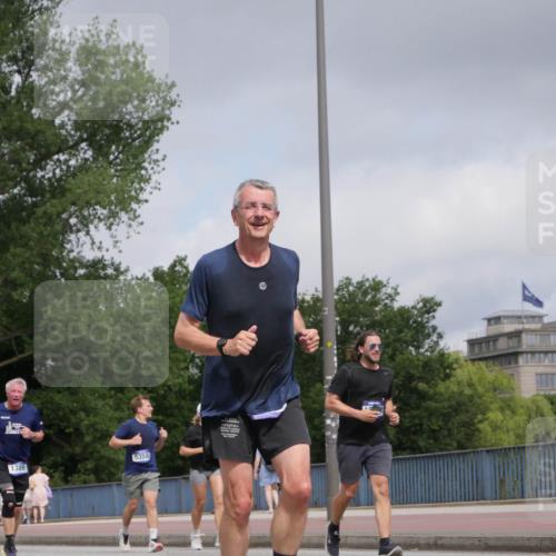 29.06.2025 - hella hamburg halbmarathon Luisa Fischer http://msf.ph/oto/8445828 29.06.2025 10:27:53 Kennedybrücke 8105, 1389, 5358, 16, 1389, 2944, 4162, 4719, 5358, 7920, 8187 meine-sportfotos.de