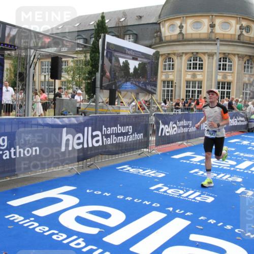 29.06.2025 - hella hamburg halbmarathon Michael Strokosch http://msf.ph/oto/8445829 29.06.2025 10:27:21 Ziel 9097, 15136, 15583, 18037, 18124 meine-sportfotos.de