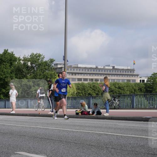 29.06.2025 - hella hamburg halbmarathon Luisa Fischer http://msf.ph/oto/8445857 29.06.2025 09:46:53 Kennedybrücke 3845, 2021, 3845, 4678, 8473, 8731 meine-sportfotos.de