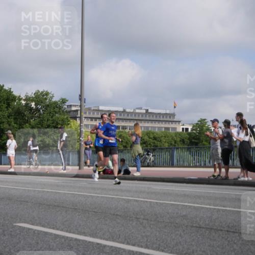 29.06.2025 - hella hamburg halbmarathon Luisa Fischer http://msf.ph/oto/8445875 29.06.2025 09:46:53 Kennedybrücke 2021, 3845, 4678, 8473, 8731 meine-sportfotos.de