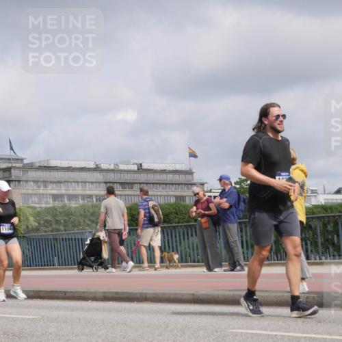 29.06.2025 - hella hamburg halbmarathon Luisa Fischer http://msf.ph/oto/8445881 29.06.2025 10:27:56 Kennedybrücke 89, 11044, 102, 1389, 2944, 3421, 4719, 5358, 7920, 8167 meine-sportfotos.de