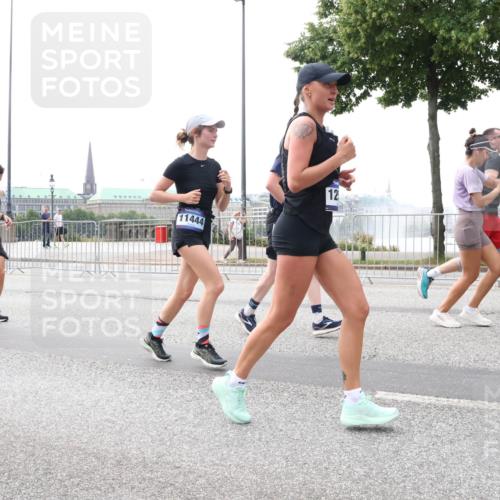 29.06.2025 - hella hamburg halbmarathon Lena Gebhardt http://msf.ph/oto/8445898 29.06.2025 10:30:02 Lombardsbrücke 11444, 5322, 12, 1063, 1097, 1547, 1694, 2302, 2699, 2901, 3443, 3524, 3573, 3613, 4395, 4580, 5063, 5322, 5350, 6598, 6616, 6626, 7517, 7832, 8388, 8792, 8941, 9095, 9937, 10162, 10996, 11269, 11376, 11444, 11634, 12216, 12227, 12305, 12349, 12350, 12504, 12537, 12710, 13031, 13418, 13810, 14304, 15266, 16182, 16306, 16601, 16604, 16735, 16769, 17529, 17945, 18046, 18385, 18503, 18671 meine-sportfotos.de