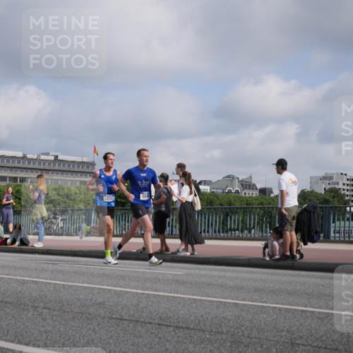 29.06.2025 - hella hamburg halbmarathon Luisa Fischer http://msf.ph/oto/8445915 29.06.2025 09:46:54 Kennedybrücke 12337, 2021, 3845, 5367, 8473, 8731, 10848 meine-sportfotos.de