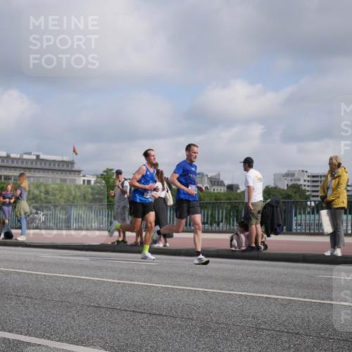 29.06.2025 - hella hamburg halbmarathon Luisa Fischer http://msf.ph/oto/8445930 29.06.2025 09:46:54 Kennedybrücke 2021, 3845, 5367, 8473, 8731, 10848 meine-sportfotos.de