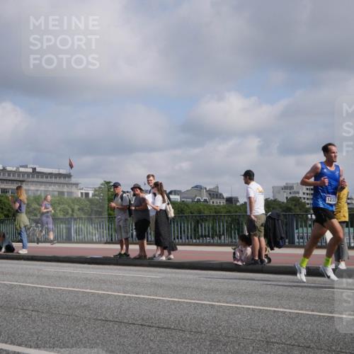 29.06.2025 - hella hamburg halbmarathon Luisa Fischer http://msf.ph/oto/8445945 29.06.2025 09:46:55 Kennedybrücke 12331, 2021, 3845, 5367, 8473, 8731, 10848 meine-sportfotos.de
