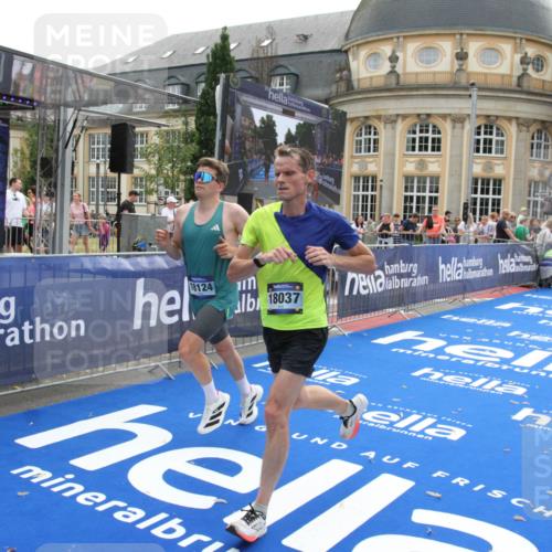 29.06.2025 - hella hamburg halbmarathon Michael Strokosch http://msf.ph/oto/8445946 29.06.2025 10:27:24 Ziel 14019, 15136, 15576, 15583, 18037, 18124 meine-sportfotos.de