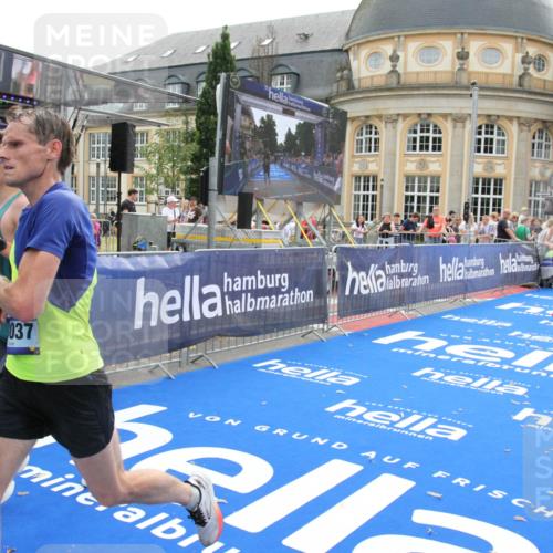 29.06.2025 - hella hamburg halbmarathon Michael Strokosch http://msf.ph/oto/8445962 29.06.2025 10:27:24 Ziel 14019, 15136, 15576, 15583, 18037, 18124 meine-sportfotos.de