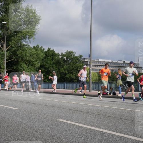 29.06.2025 - hella hamburg halbmarathon Luisa Fischer http://msf.ph/oto/8445979 29.06.2025 09:46:58 Kennedybrücke 1228, 18699, 13956, 2021, 5367, 8473, 8731, 10848 meine-sportfotos.de
