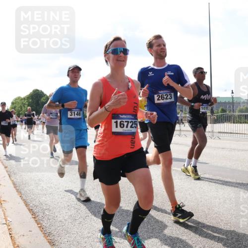 29.06.2025 - hella hamburg halbmarathon Lena Gebhardt http://msf.ph/oto/8446008 29.06.2025 09:53:27 Lombardsbrücke 11283, 16286, 3146, 16725, 2623, 1078, 1012, 1391, 1466, 1558, 1735, 1750, 1759, 2048, 2213, 2234, 2365, 2402, 2590, 2623, 2890, 2937, 2970, 3004, 3146, 3186, 3304, 3414, 3907, 3928, 4091, 4140, 4247, 4310, 4553, 4997, 5022, 5132, 5362, 5460, 5532, 5623, 5624, 5692, 6071, 6081, 6152, 6203, 6282, 6375, 6388, 6460, 6712, 6903, 7093, 7147, 7204, 7322, 7385, 7448, 7450, 7480, 7765, 8063, 8145, 8664, 9126, 9626, 9633, 9723, 9965, 13009 meine-sportfotos.de