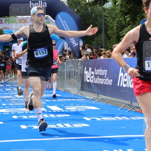 29.06.2025 - hella hamburg halbmarathon Strokosch-Dieckow http://msf.ph/oto/8446013 29.06.2025 10:39:25 Ziel 1343, 2546, 2972, 6037, 6152, 7152, 7154, 8346, 9116, 9265, 12335, 12372, 14359, 15013, 15336, 15866, 15965 meine-sportfotos.de