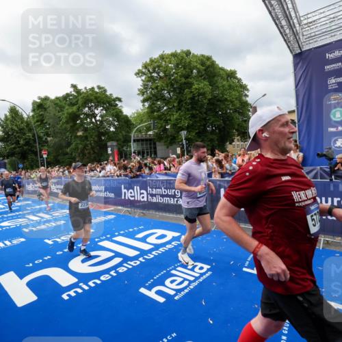 29.06.2025 - hella hamburg halbmarathon Zöllner http://msf.ph/oto/8446020 29.06.2025 10:57:40 Ziel 1239, 2236, 2606, 2652, 4502, 5015, 5134, 5457, 5458, 5728, 12774, 13523, 14571, 14951, 15217, 15220, 17769, 17814, 18388 meine-sportfotos.de