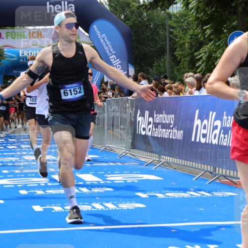 29.06.2025 - hella hamburg halbmarathon Strokosch-Dieckow http://msf.ph/oto/8446036 29.06.2025 10:39:25 Ziel 1343, 2546, 2972, 6037, 6152, 7152, 7154, 8346, 9116, 9265, 12335, 12372, 14359, 15013, 15336, 15866, 15965 meine-sportfotos.de
