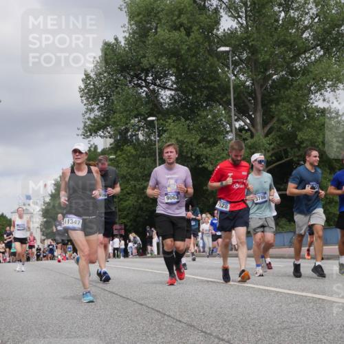 29.06.2025 - hella hamburg halbmarathon Luisa Fischer http://msf.ph/oto/8446073 29.06.2025 10:28:06 Kennedybrücke 6570, 15283, 11347, 06, 9063, 32, 7528, 3786, 17954, 1395, 2477, 2944, 3421, 3786, 4221, 5138, 6524, 6526, 7528, 7975, 8167, 8502, 9063 meine-sportfotos.de