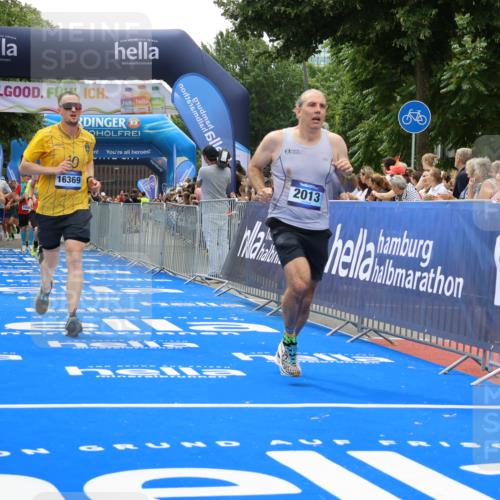 29.06.2025 - hella hamburg halbmarathon Strokosch-Dieckow http://msf.ph/oto/8446083 29.06.2025 10:49:13 Ziel 2013, 4183, 4185, 4832, 6158, 6389, 8112, 9348, 10053, 10184, 10189, 11819, 13450, 14526, 15422, 15523, 16369, 16414, 16731, 17173, 18598, 18842 meine-sportfotos.de