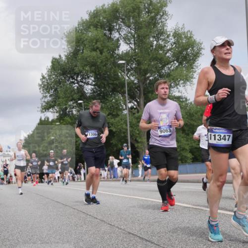 29.06.2025 - hella hamburg halbmarathon Luisa Fischer http://msf.ph/oto/8446124 29.06.2025 10:28:09 Kennedybrücke 6570, 15283, 11306, 9063, 11347, 1395, 2132, 2280, 2477, 3421, 3786, 4221, 4624, 5138, 5829, 5830, 6524, 6526, 7528, 7975, 8502, 9063 meine-sportfotos.de